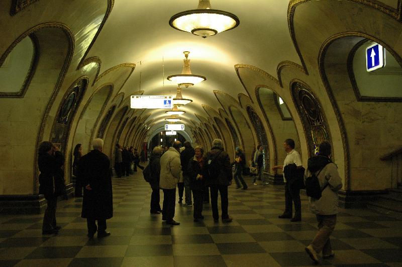 200704-Moskau-012-MetroNovoslobodskaya 