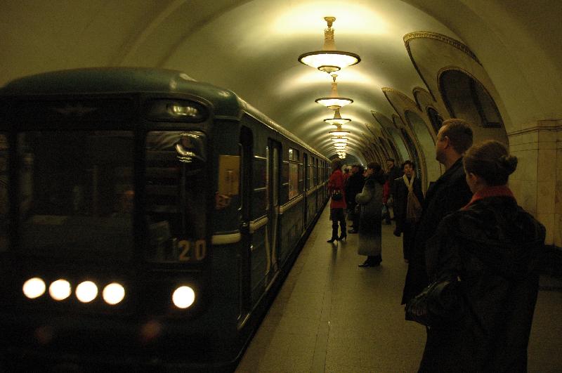 200704-Moskau-013-MetroNovoslobodskaya 