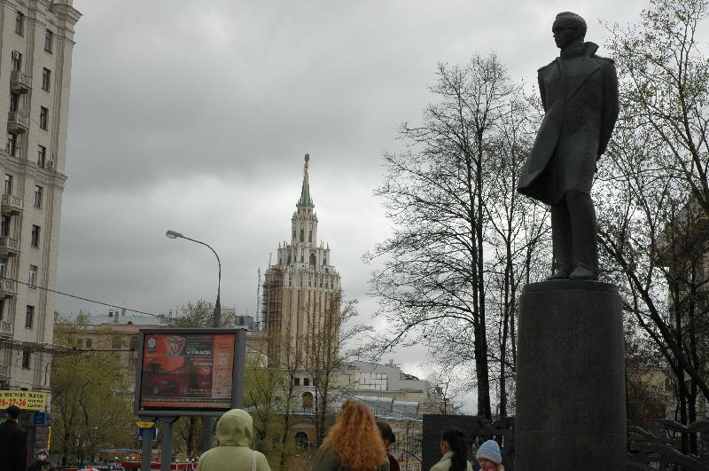 200704-Moskau-104-GebaeudeInKalantschovskajaStrasse 