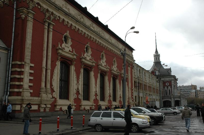 200704-Moskau-107-BahnhoefeAmKomsomolskajaPlatz 